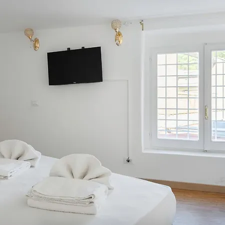 Lux Me - Jacuzzi & Suites Trastevere Guest house *