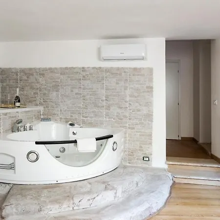 Lux Me - Jacuzzi & Suites Trastevere Rome